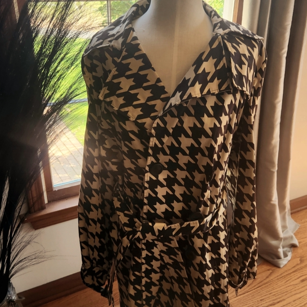 Vertigo Paris Brown and Beige 3/4 Length Houndstooth Trench Coat W/Belt
